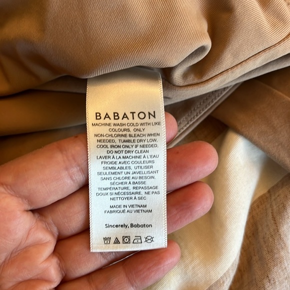 Aritzia Babaton Contour scoop neck long sleeve Tan Size Medium - Picture 6 of 10